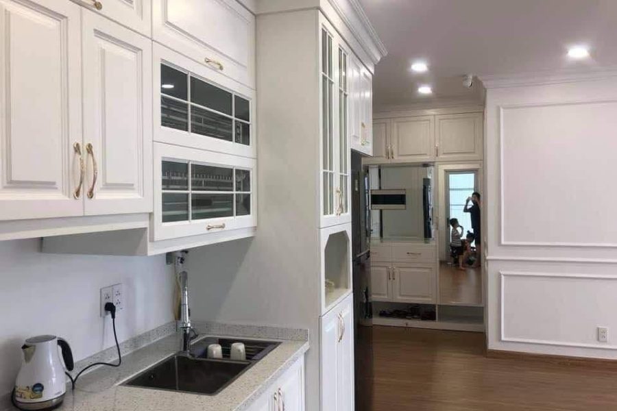 Elegant 2-Bedroom Apartment with Bay View