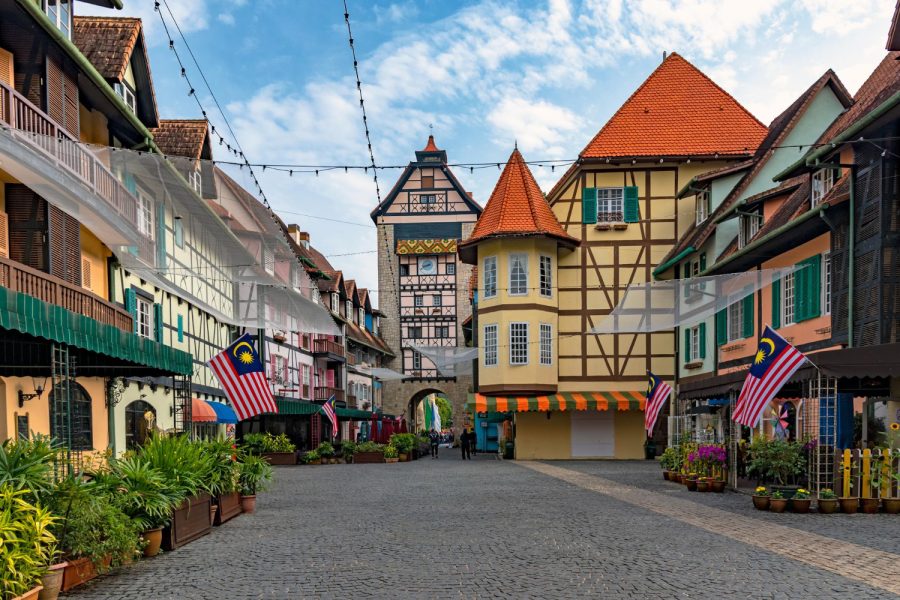 Colmar Tropicale and Batu Caves Day Trip